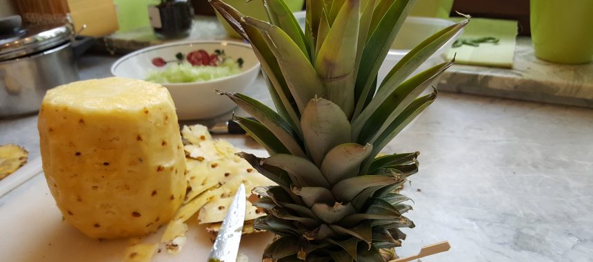 Gefüllte Ananas