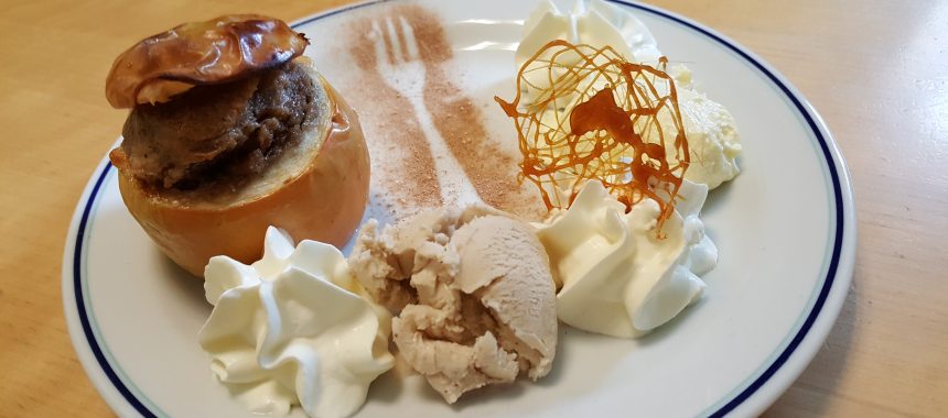 Bratäpfel mit Nüssen und Marzipan