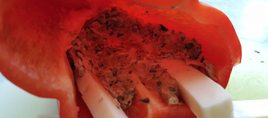 Gefüllter roter Paprika