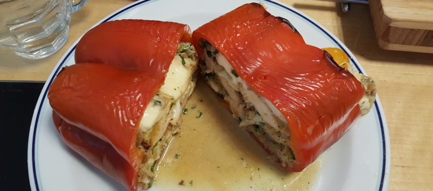 Gefüllter roter Paprika